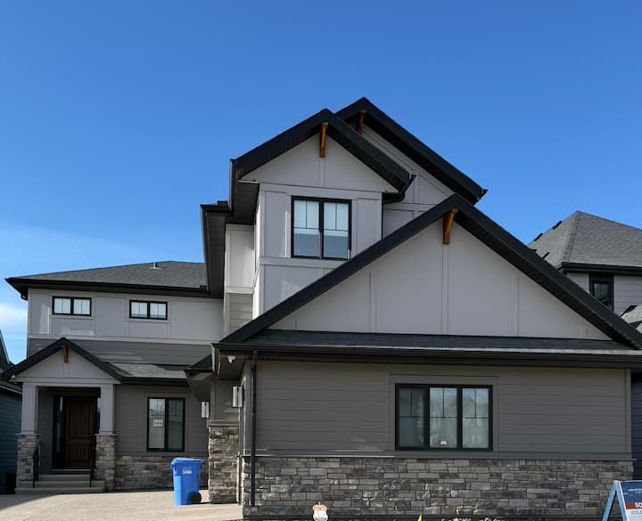 Pearl Of Calgary - Cochrane