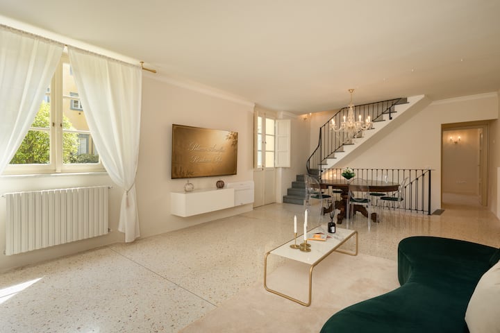 *ÉLégance Dans Un Palazzo Du Cinquecento* · Lucca - Lucca