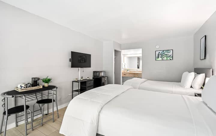 320 Double Bed -Airport Location - Hollywood, FL