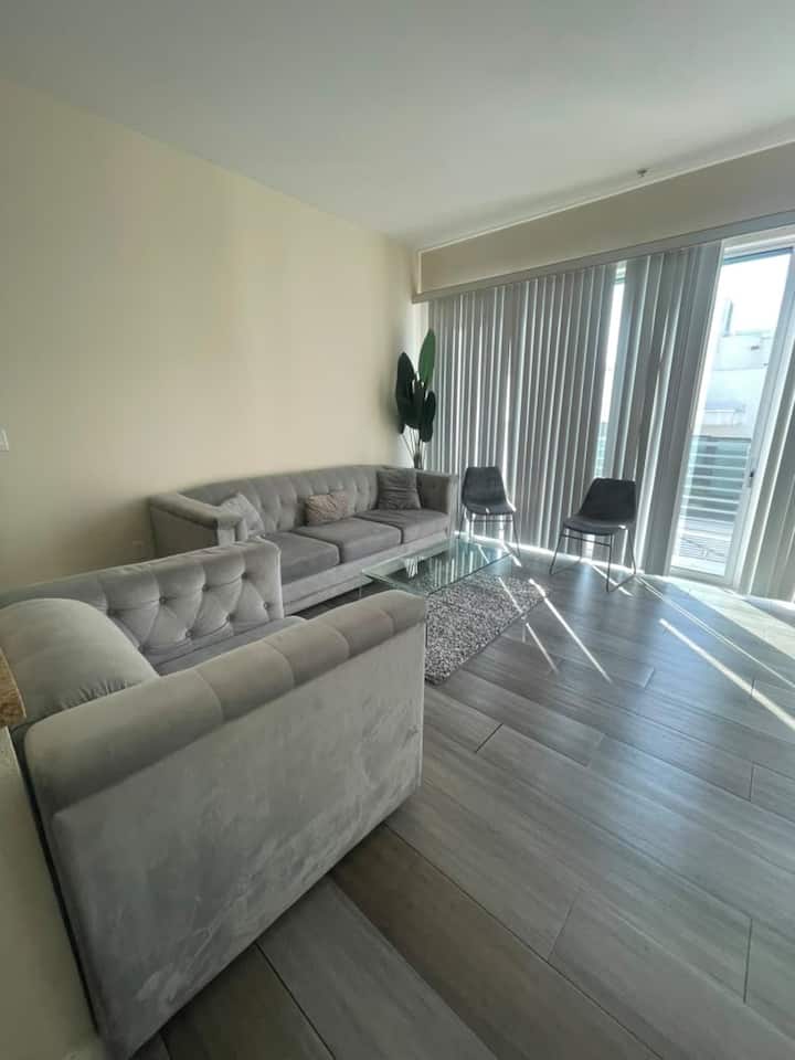 Coastal Luxury • Near Beach • 2br - Santa Monica