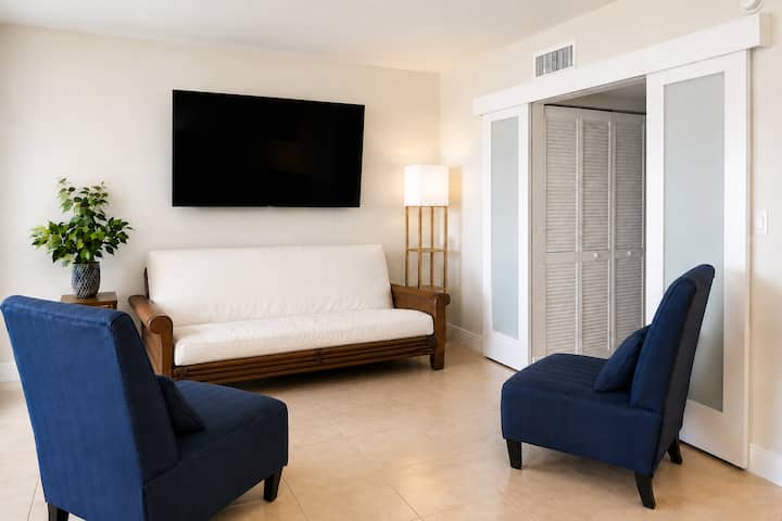 Oceanfront Condo With Balcony & Beach Access - Pompano Beach, FL