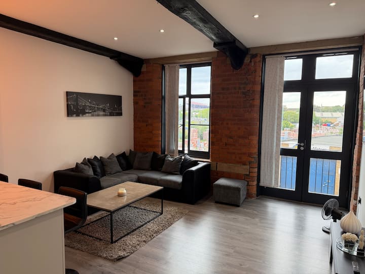 Spacious 2-bed Apartment - Bradford