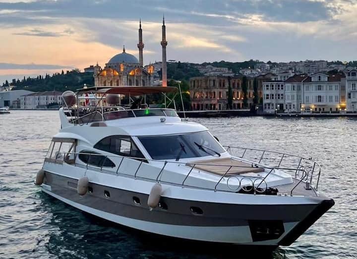 Private Bopshorus Yacht Cruise 149€ Per Hour - Estambul