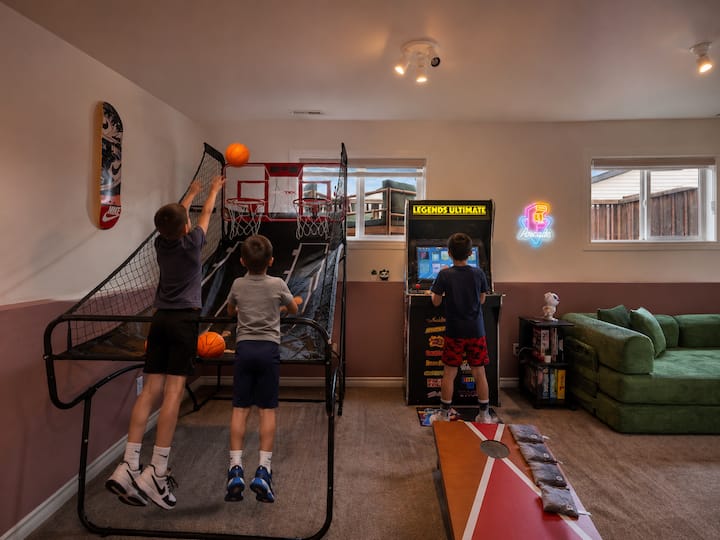 Family Retreat: 2 Kings, Games & Central Ac - Calgary