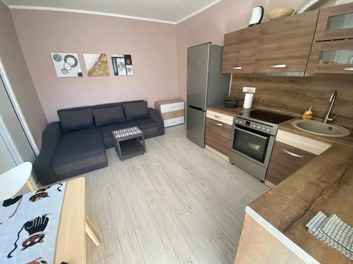 Kiwi Gardens, Free Pool And Parking Space - Byala
