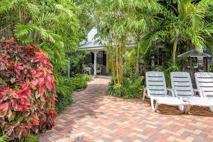 Private Luxury Suite, Hot Tub, Half Block To Duval - Key West, FL
