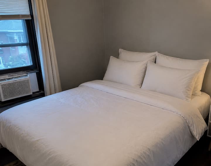 Space, Comfort, And Convenience Combined - Niagara Falls, NY
