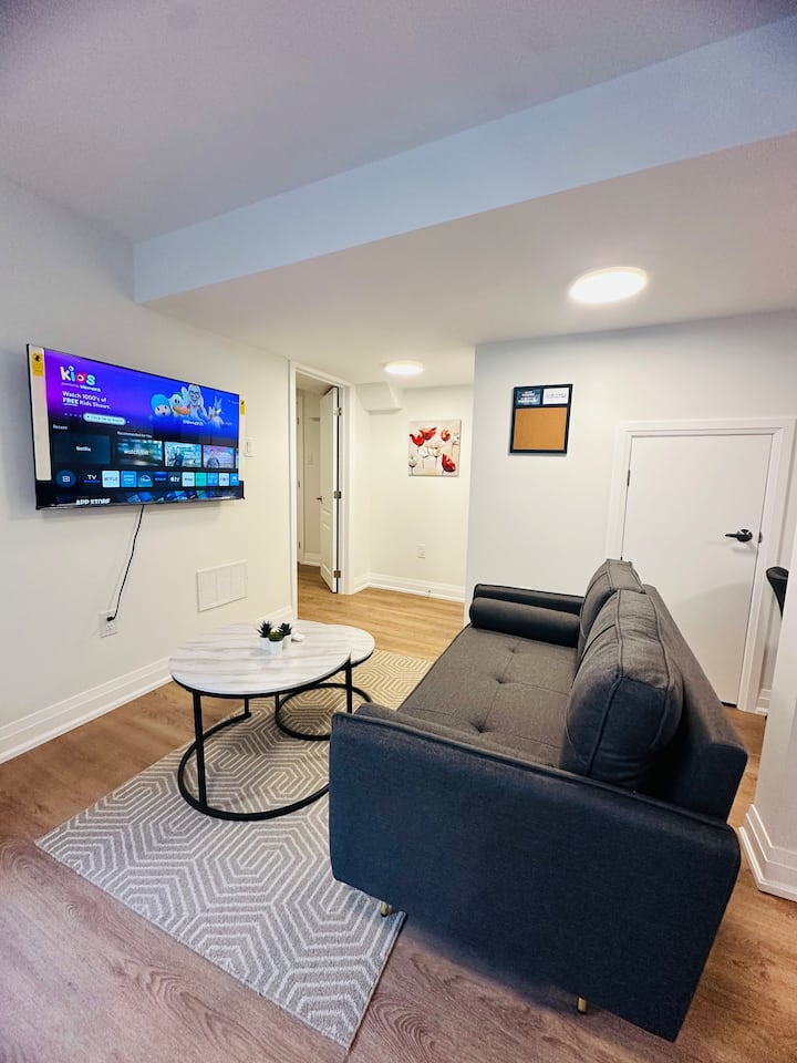 The Cozy Burrow In Southern Barrie - Barrie