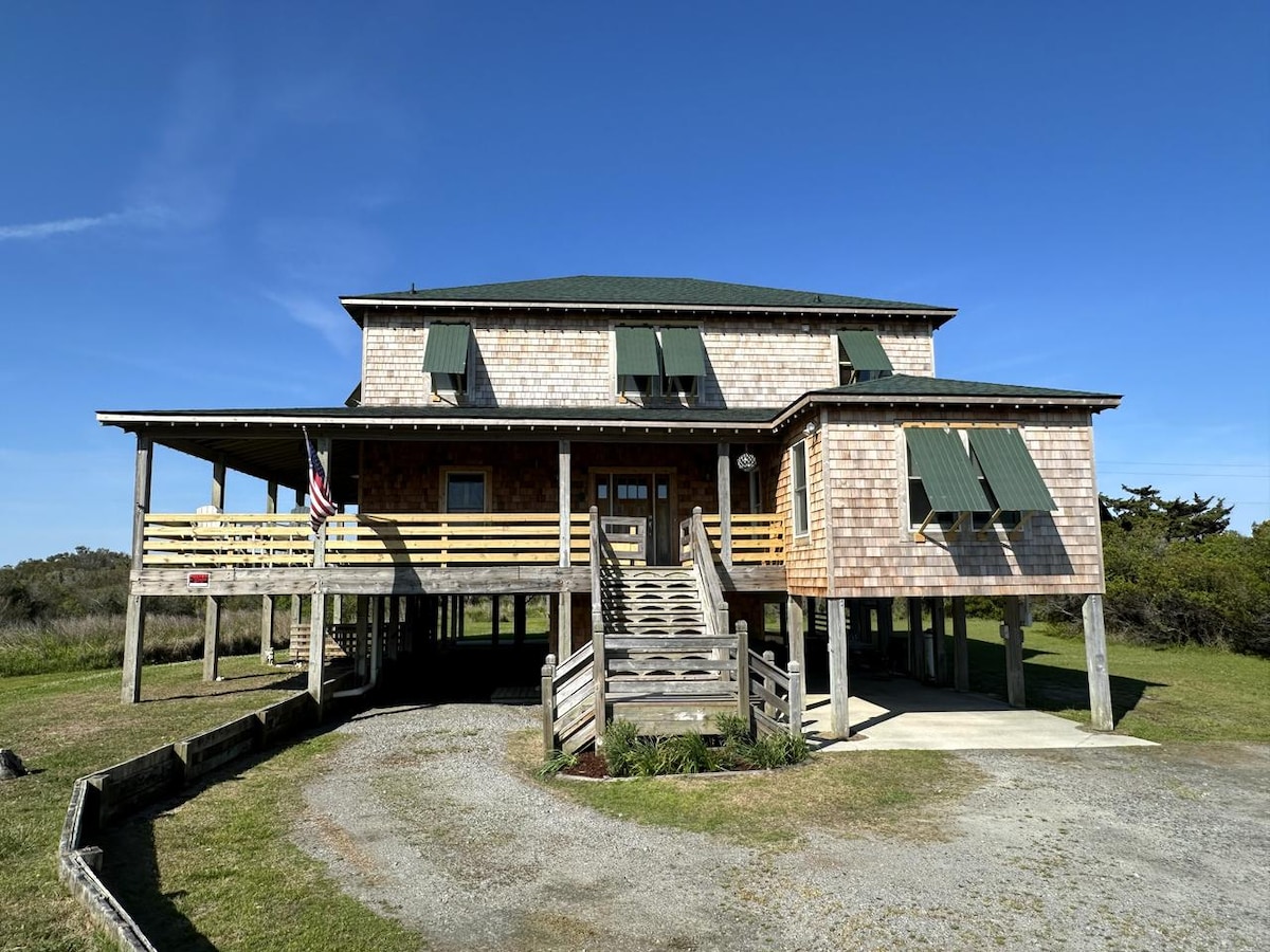 Cedar Manor | 5BR Retreat Near the Beach