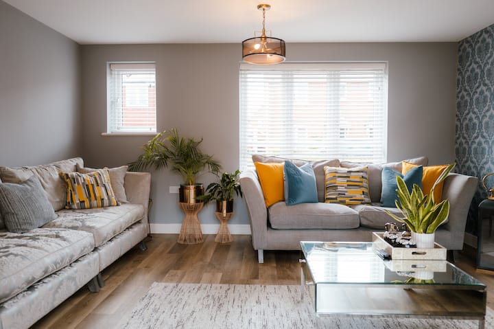 Geometric House - 5 Beds Maidstone - Sleeps 10 - Maidstone