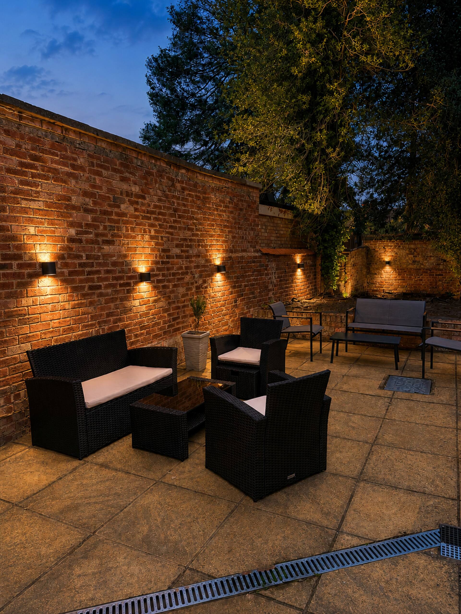 Historic High St Flat with Peaceful Garden Retreat