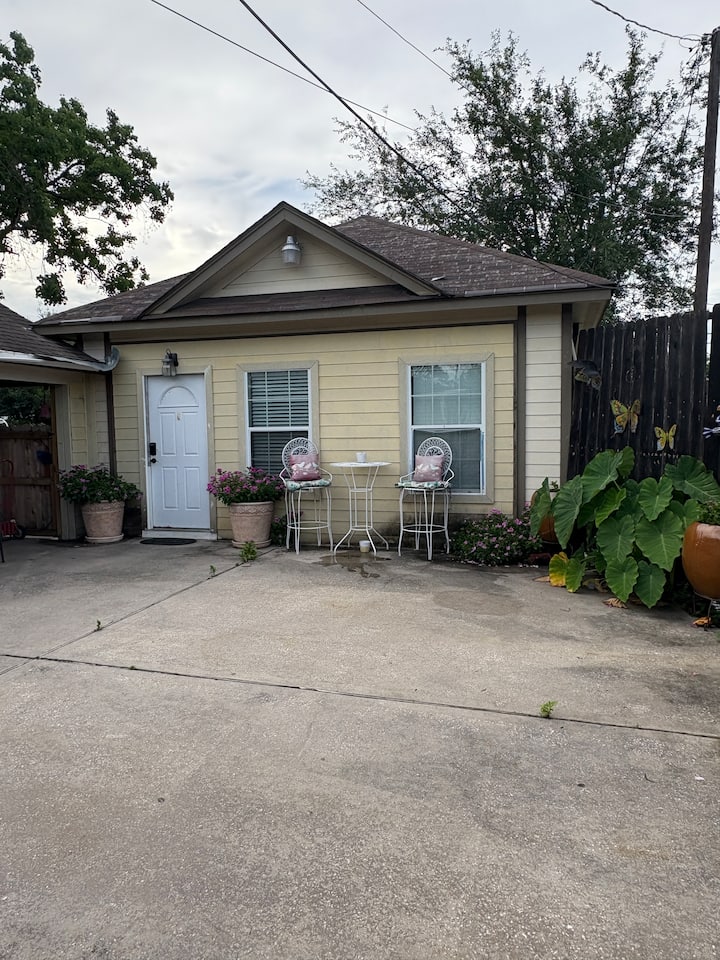 Guesthouse In Houston - Houston, TX