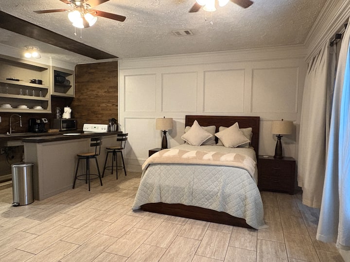 Guesthouse In Houston - Houston, TX