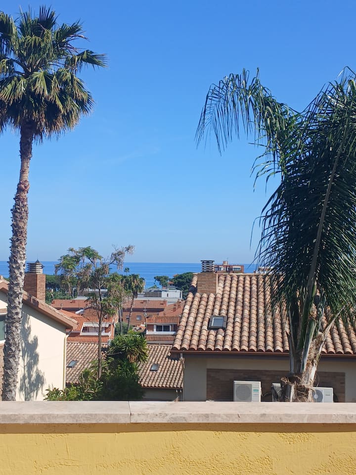 Casa Con Jardín Con Vistas Mar, Playa A Pie 5 Min. - Mataró