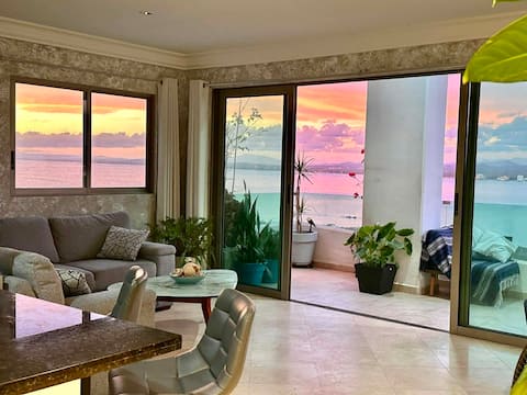 Beachfront condo ocean, mountain, city views!