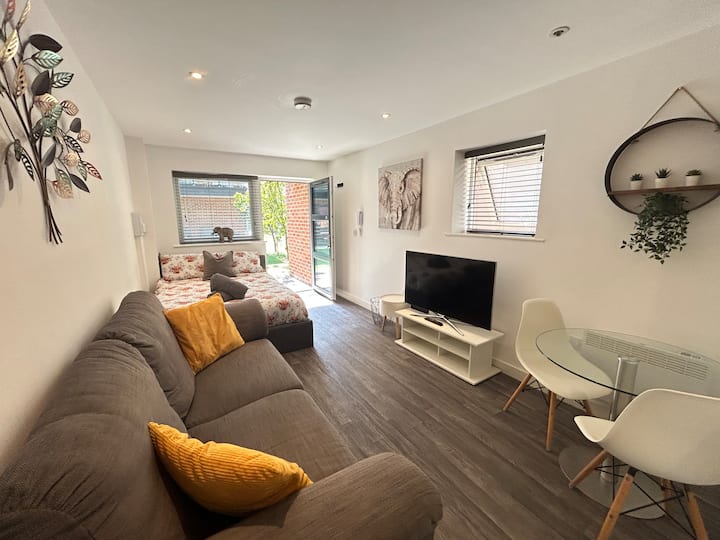 Homely Beach Apartment Close To Train & Shops - Boscombe