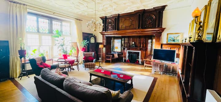 The King’s Room @ The Manor - Northampton, UK