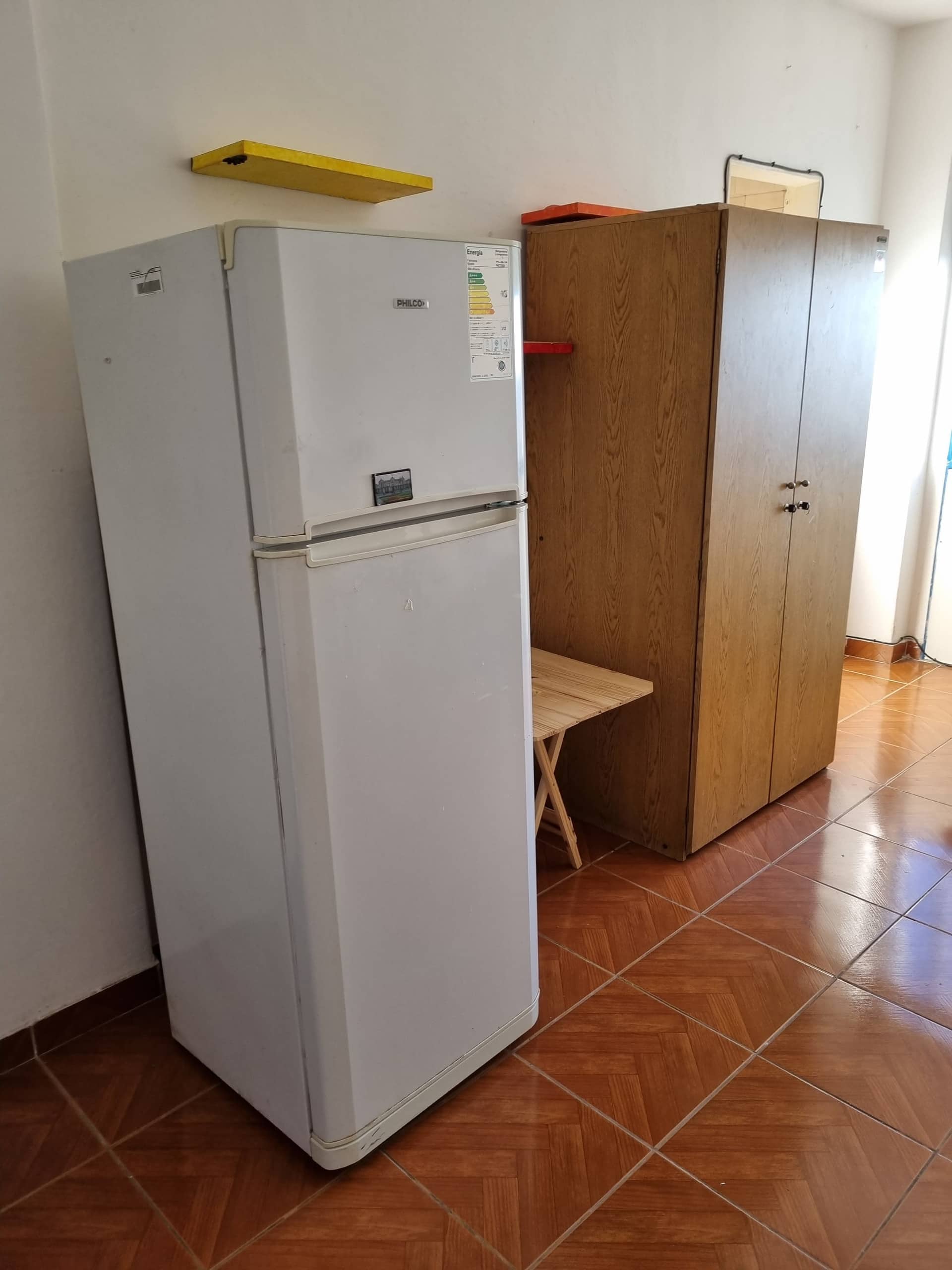 Estúdio silencioso com elevador