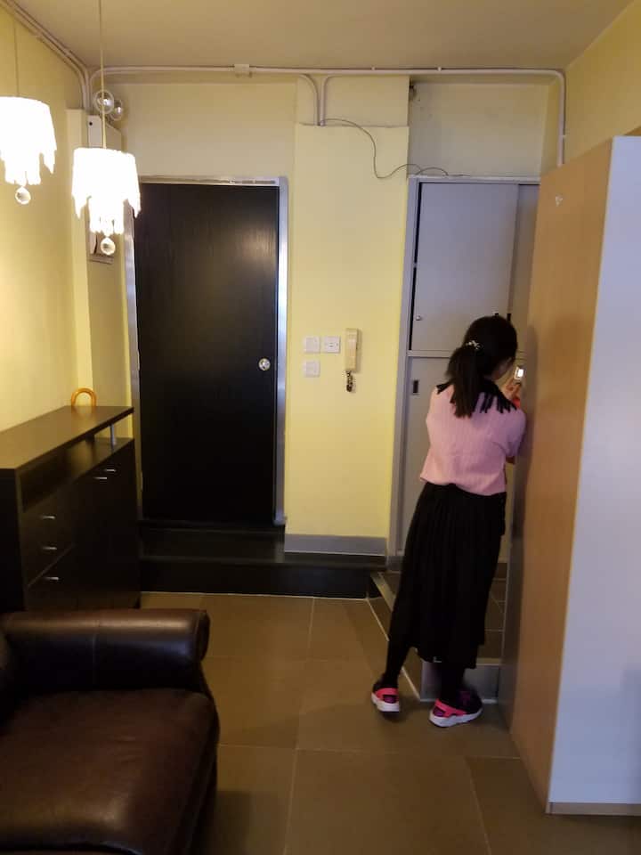Simple 400 Sqf 1 Bed Room Apartment, 1st Floor - Wan Chai