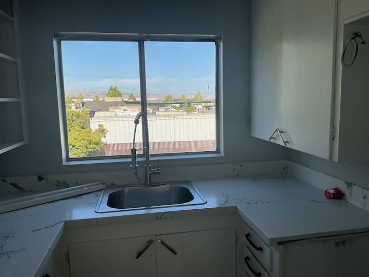 Hayward Studio With Views Of The Bay - Hayward, CA