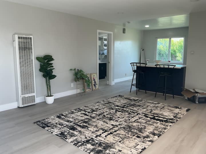 Large Hayward Retreat W/ Huge Backyard / Bay Views - Hayward, CA