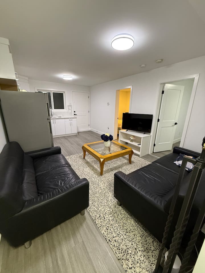 Private 2br Guest Suite | Heart Of Surrey - Surrey
