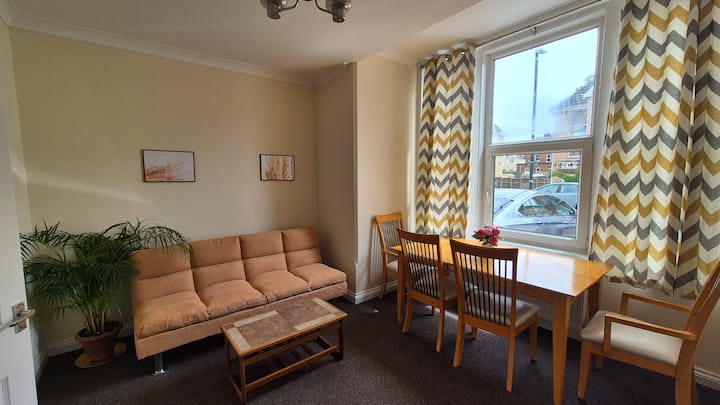 Newly Refurbished 2br Flat - Sleeps 4-6 - Parking - Southbourne