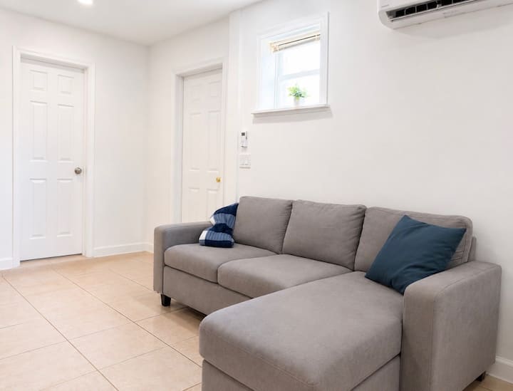 Cozy Efficiency Near Hard Rock, Beach, Airport - Pembroke Pines, FL