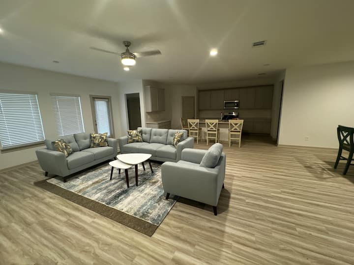 Spacious 5br 3ba 2021 Built Home + Private Study - Missouri City, TX