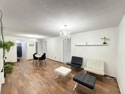 Top Airbnb: Spacious Escandón Apartment with 3 Bedrooms near the Metro. in Escandón