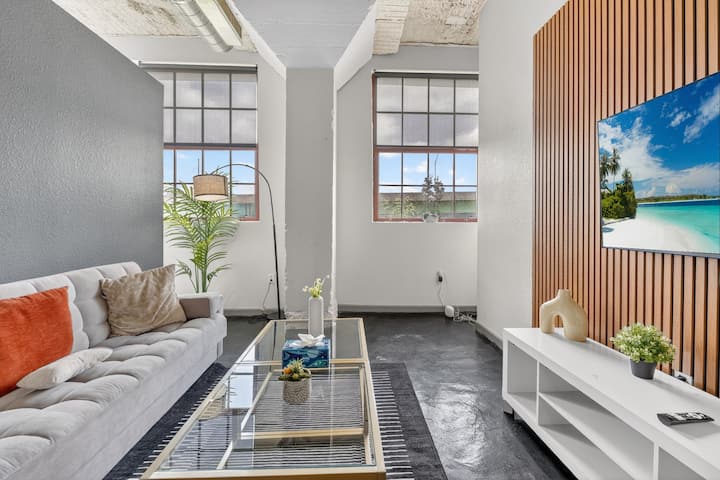 Urban River Market Escape | 2br, Sleeps 6 - Zulu, Kansas City
