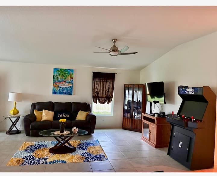 Your Vibrant Winter Haven Oasis Awaits - Winter Haven, FL
