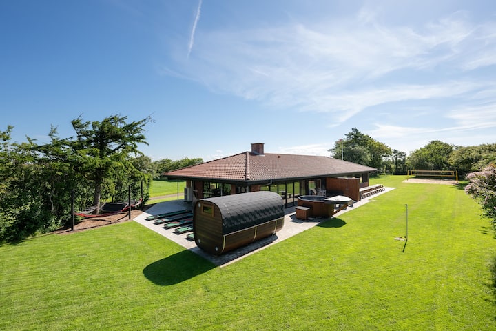 Large, Completely Renovated Activity House With. - 英國