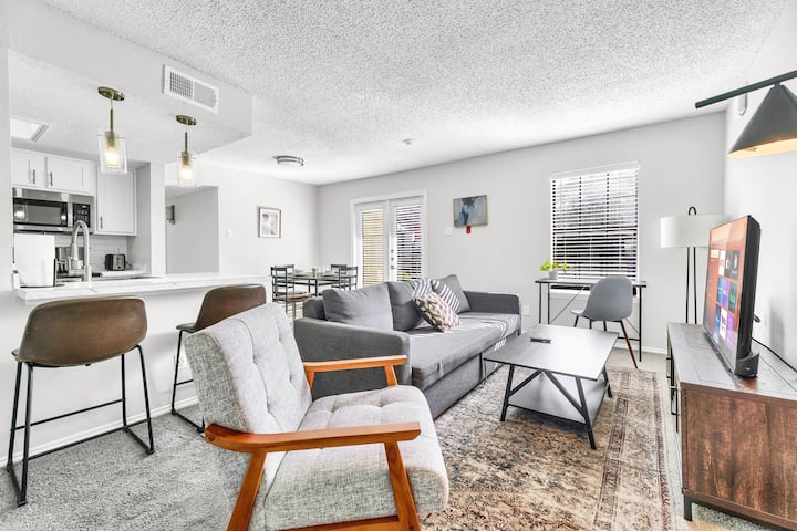 Spacious 2br Retreat | 2 Queen Beds, Pool & Gym - Arlington, TX