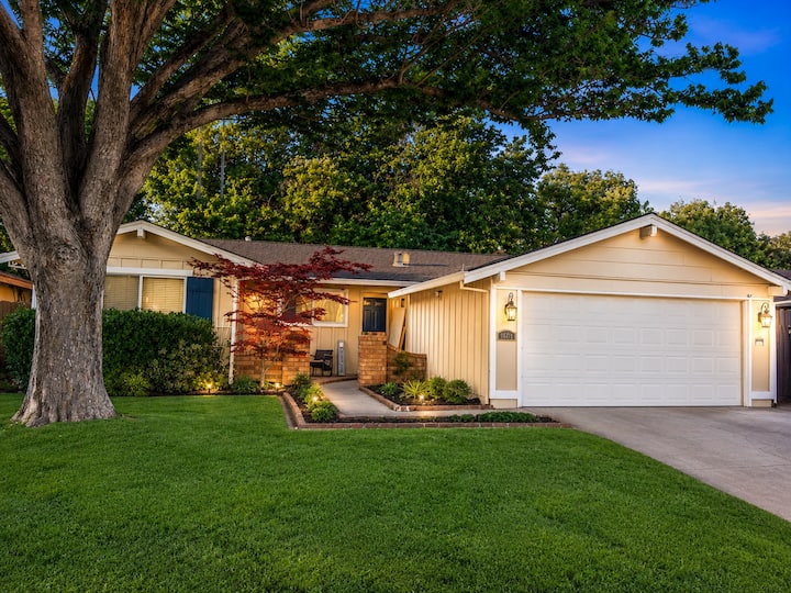 Gorgeous Home With Large Backyard Near River - Sacramento, CA