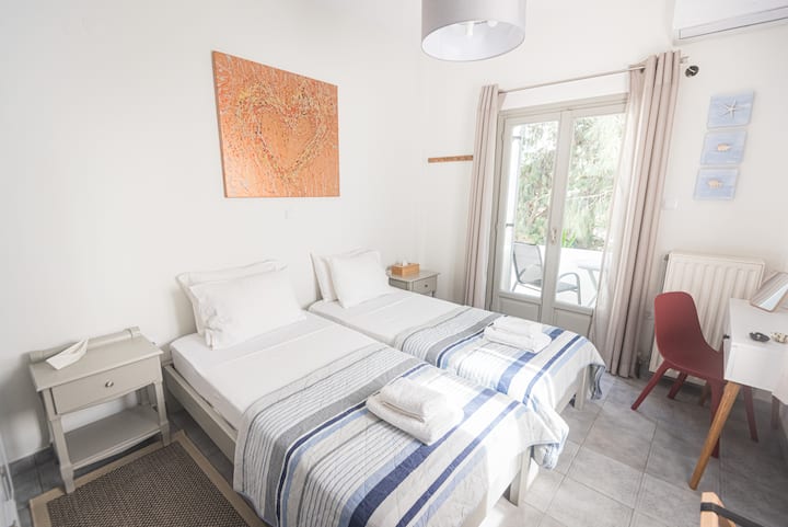 White W5 New 2b/d House In Naousa - Paros