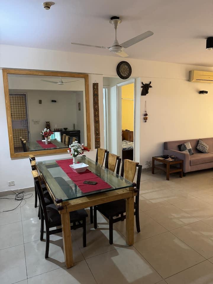 Spacious 3br - Fast Wi-fi - Central Location - Faridabad