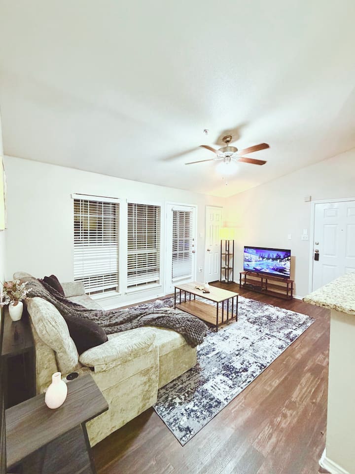 Luxury Dallas Escape | Resort View| Prime Location - Carrollton, TX