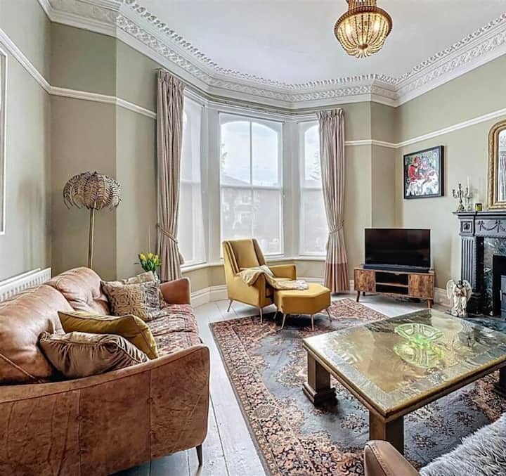 Spacious Retreat In Southport - Southport