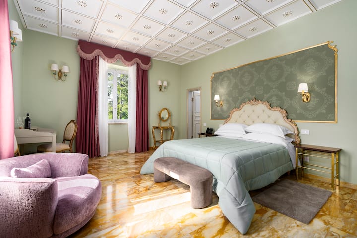 Deluxe Pinewood View – Marble Walk-in Shower - Siena