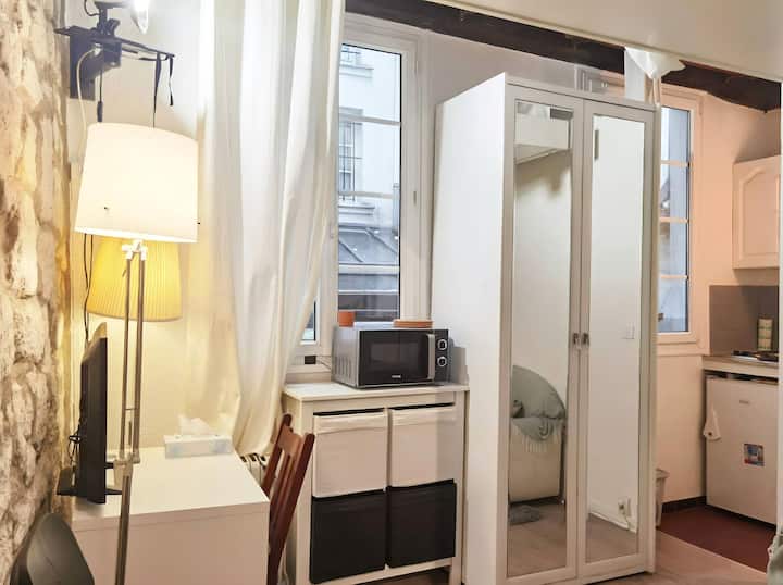 Marais Studio For 2 In Historic Paris Near Metro - Paris
