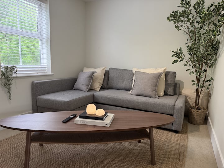 Modern 5-bed House · Sleeps 11 · Milton Keynes - Milton Keynes