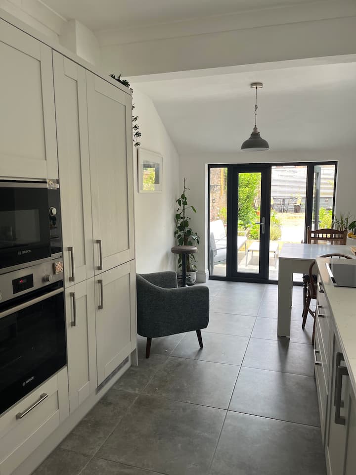 Entire Central Southsea Home, Free Parking - Portsmouth