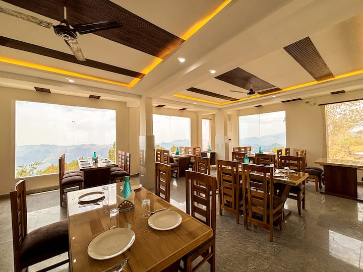 Scenic Bamboo Cottage | Winterline Gold Resort - 蘭斯多沃內