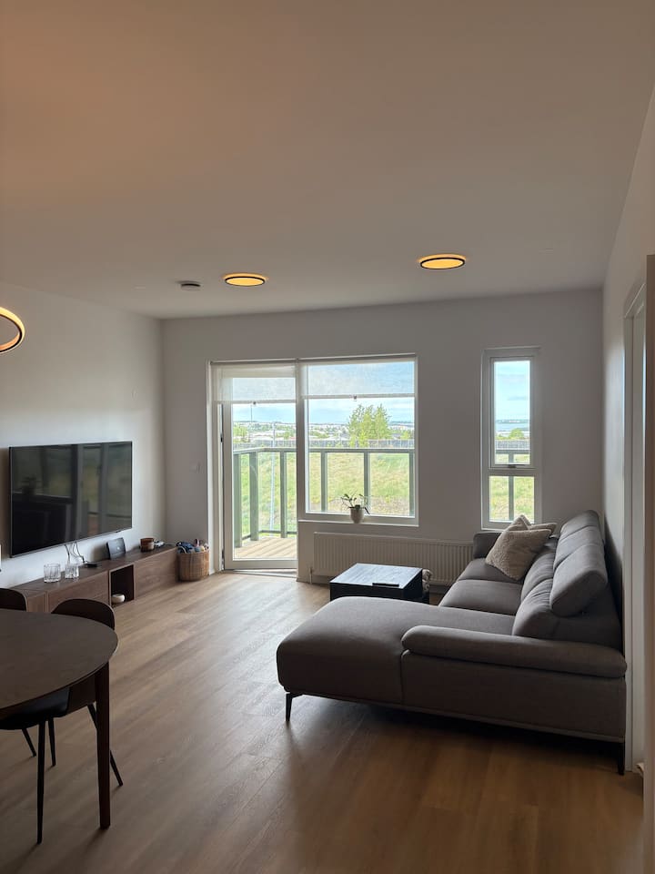 Modern Seaview Apartment - Reikiavik