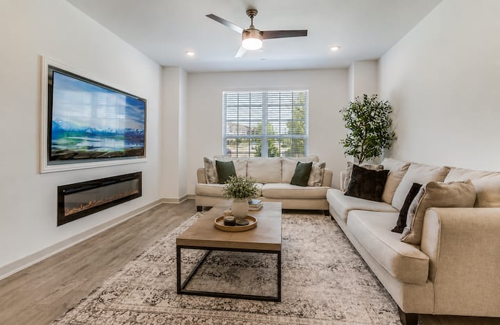 Modern Townhome Near Dallas & Frisco - Allen, TX