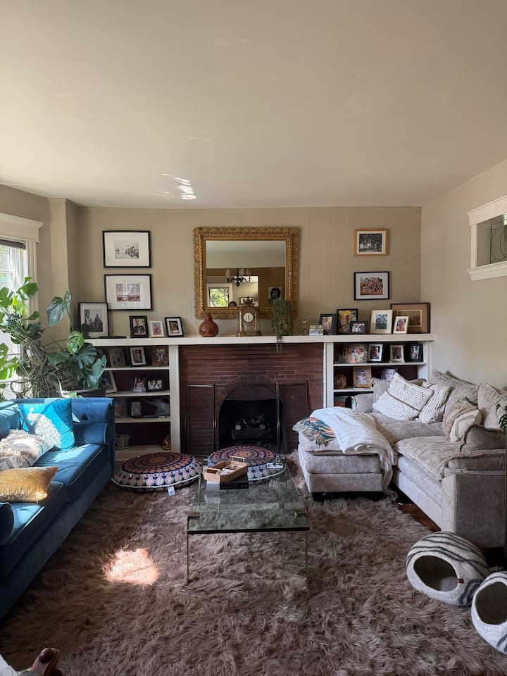 World Cup Hq | Walk To Train, Sleeps 10+ - Edison, NJ