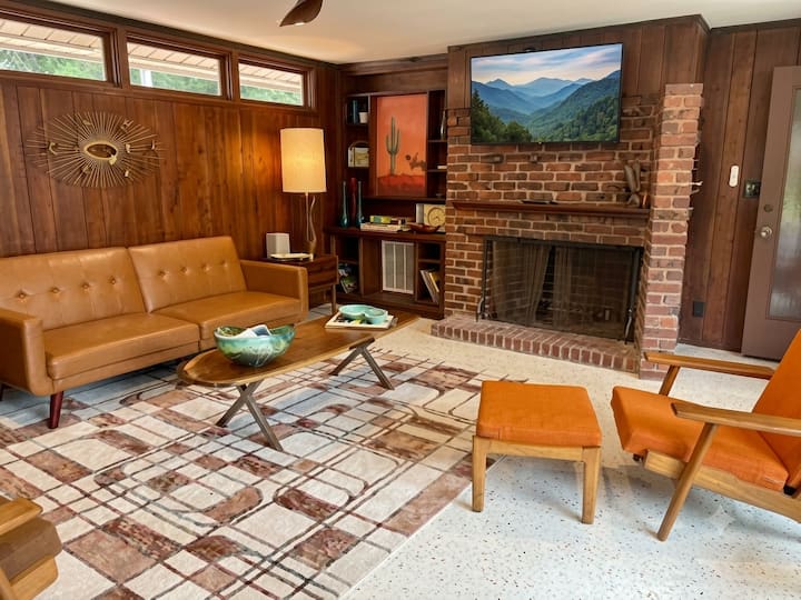 Mid Century Modern On Maple, Downtown Springdale - Springdale, AR