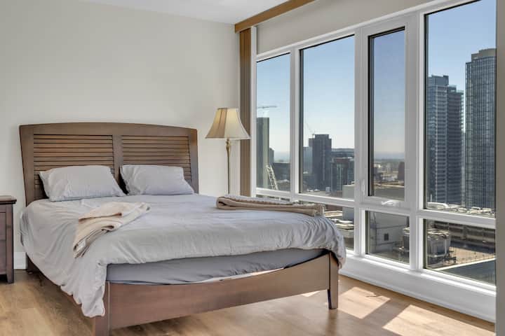 Prime Downtown Toronto | 2br Condo | Free Parking - Toronto