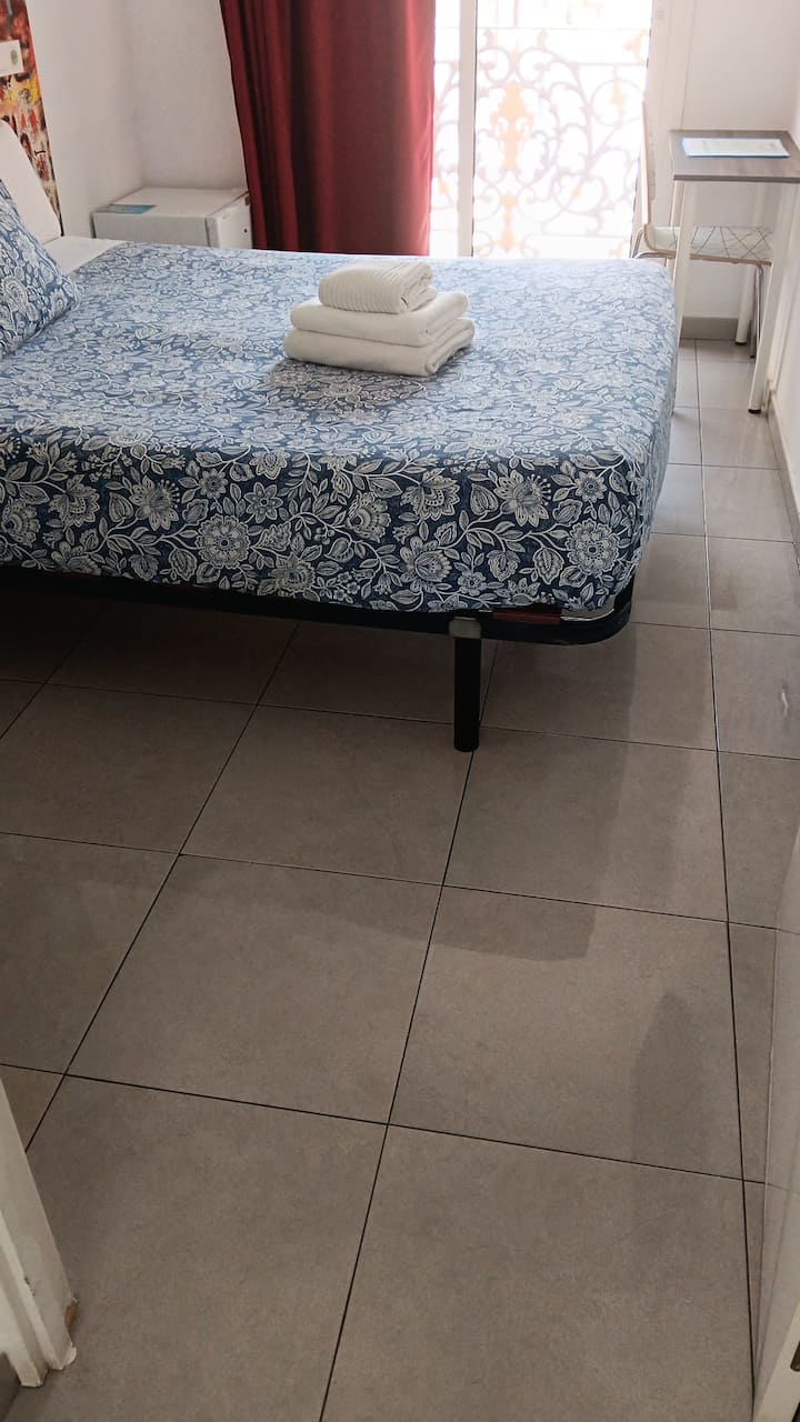Habitación Matrimonio, A/c, Tv, Baño, Nevera - Málaga